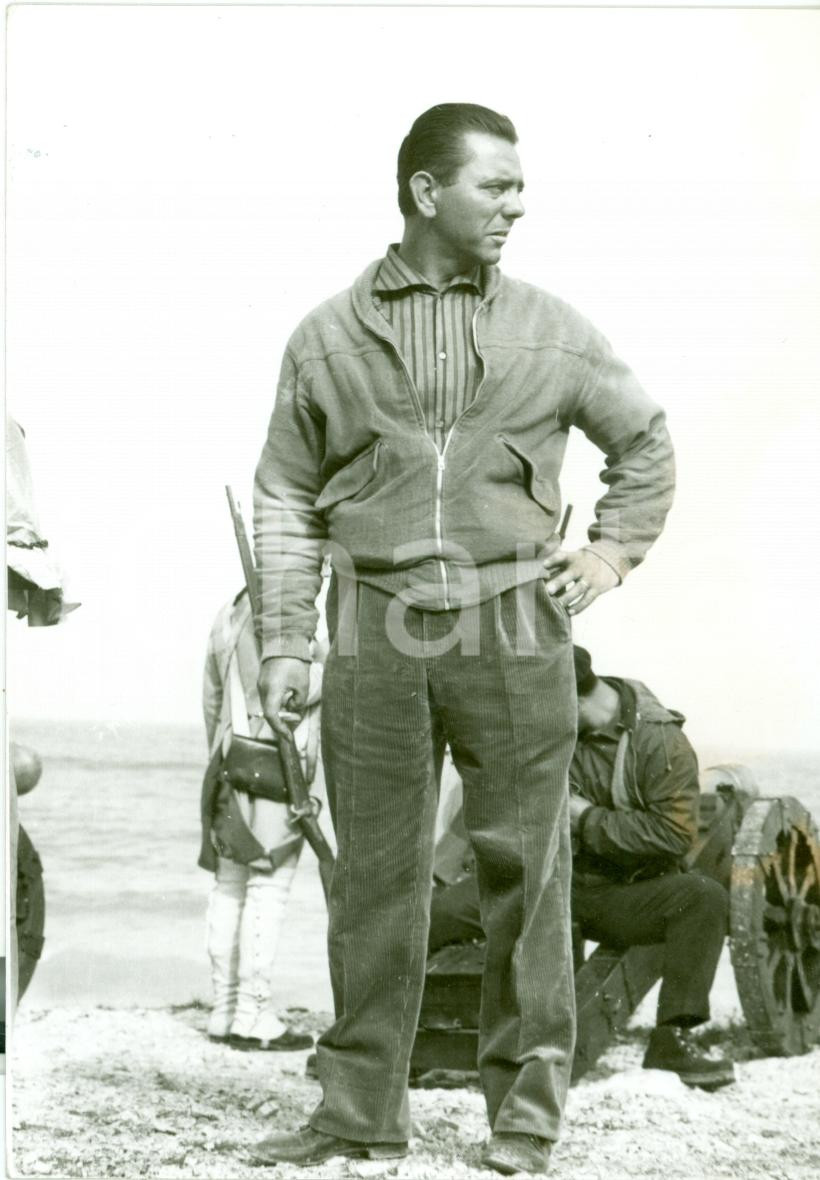 Fotografia d epoca originale 1962 LE PRIGIONIERE ISOLA DEL DIAVOLO Piero NUCCORINI sul set Fotografia 1