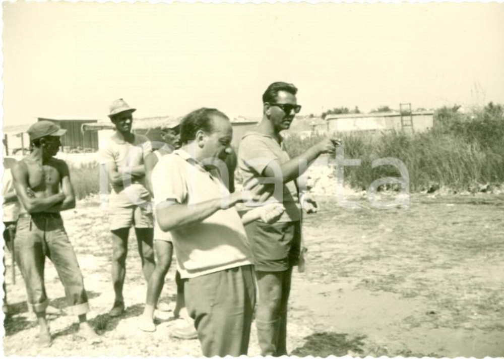 Fotografia d epoca originale 1962 LE PRIGIONIERE ISOLA DEL DIAVOLO Piero NUCCORINI sul set Fotografia 1