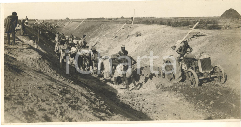 1926 SOMALIA ITALIANA Diga di GENALE - Costruzione canale secondario *Foto  Fotografia originale d'epoca, con didascalia dattiloscritta al verso. FAIR/discreto margini rifilati Formato: 22x12 cm originale e autentica 1