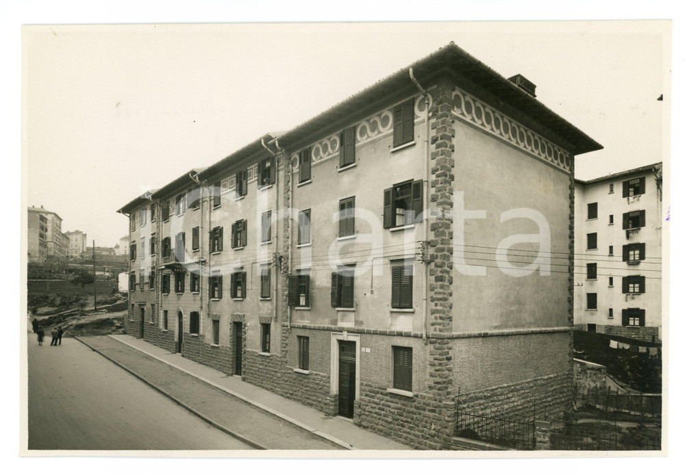 1930 ca TRIESTE Via Giovanni Orlandini - Edilizia popolare RIONE LITTORIO Foto 1 Fotografia originale d'epoca, con didascalia al verso. GOOD/buono  Formato: 17x11 cm originale e autentica 1
