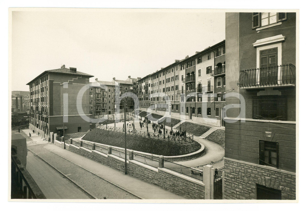 1930 ca TRIESTE Via Leone Fortis - Edilizia popolare RIONE LITTORIO Foto Fotografia originale d'epoca, con didascalia al verso. GOOD/buono  Formato: 17x11 cm originale e autentica 1