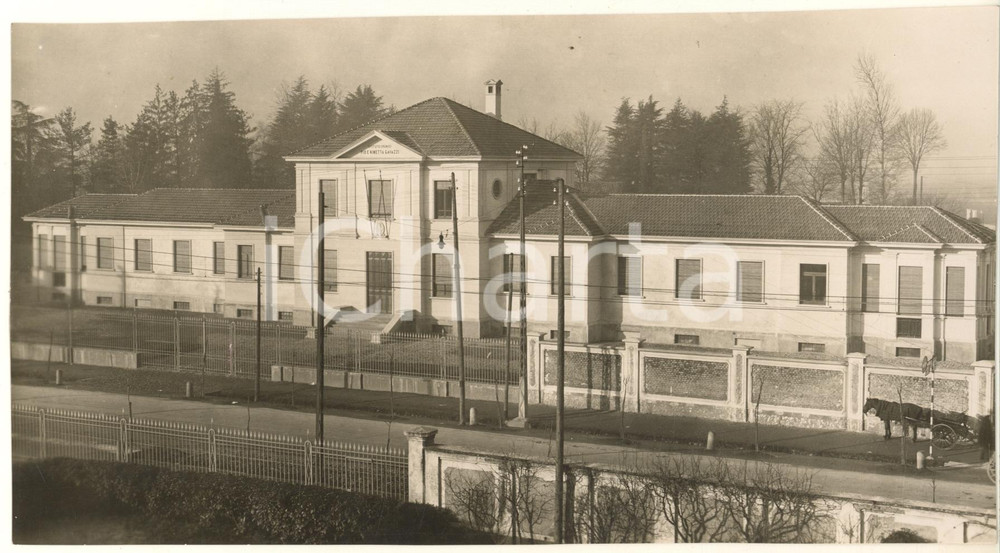 1932 ARCHITETTURA DESIO Istituto Cronici "Pio e Ninetta Gavazzi" *Foto 22x13  Fotografia originale d'epoca, con timbro datario e didascalia al verso. FAIR/discreto margini rifilati Formato: 22x13 cm originale e autentica 1