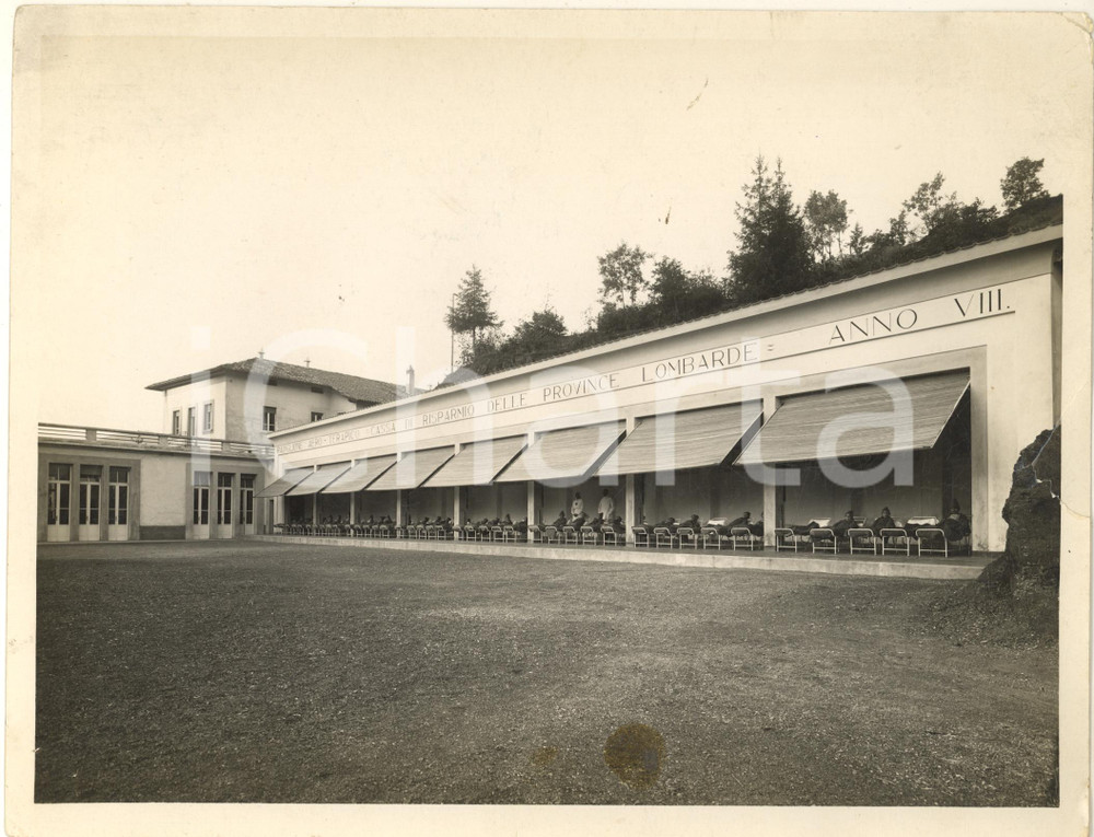 1932 ARCHITETTURA VALLEDRANE (BS) Il nuovo Sanatorio Infantile *Foto  Fotografia originale d'epoca, con timbro datario e didascalia manoscritta al verso.FOTOGRAFO: G. Negri - Brescia VERY POOR/gravemente danneggiato piegature al lato destro con strappo; macchia al lato inferiore Formato: 27x21 cm originale e autentica 1