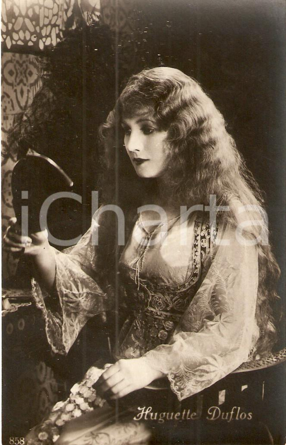 Cartolina originale da collezione 1925 ca CINEMA Attrice Huguette DUFLOS si specchia *Cartolina FP NV 1