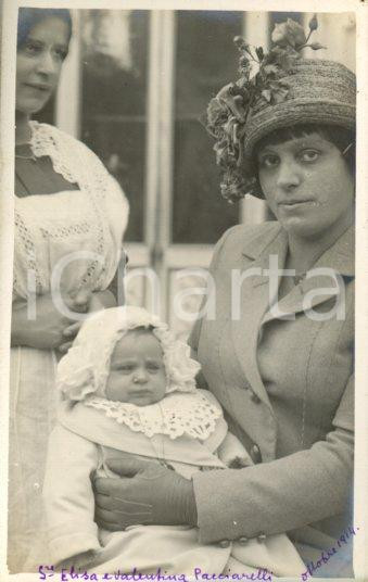 1914 ROMA Elisa PACCIARELLI con la figlia Valentina - Foto Luigi GREA (1) Fotografia originale d'epoca, in formato cartolina postale.Si tratta di uno scatto realizzato da un fotografo amatoriale, Luigi "Gigi" Grea, funzionario delle ferrovie. GOOD/buono  Formato: 9x14 cm originale e autentica 1