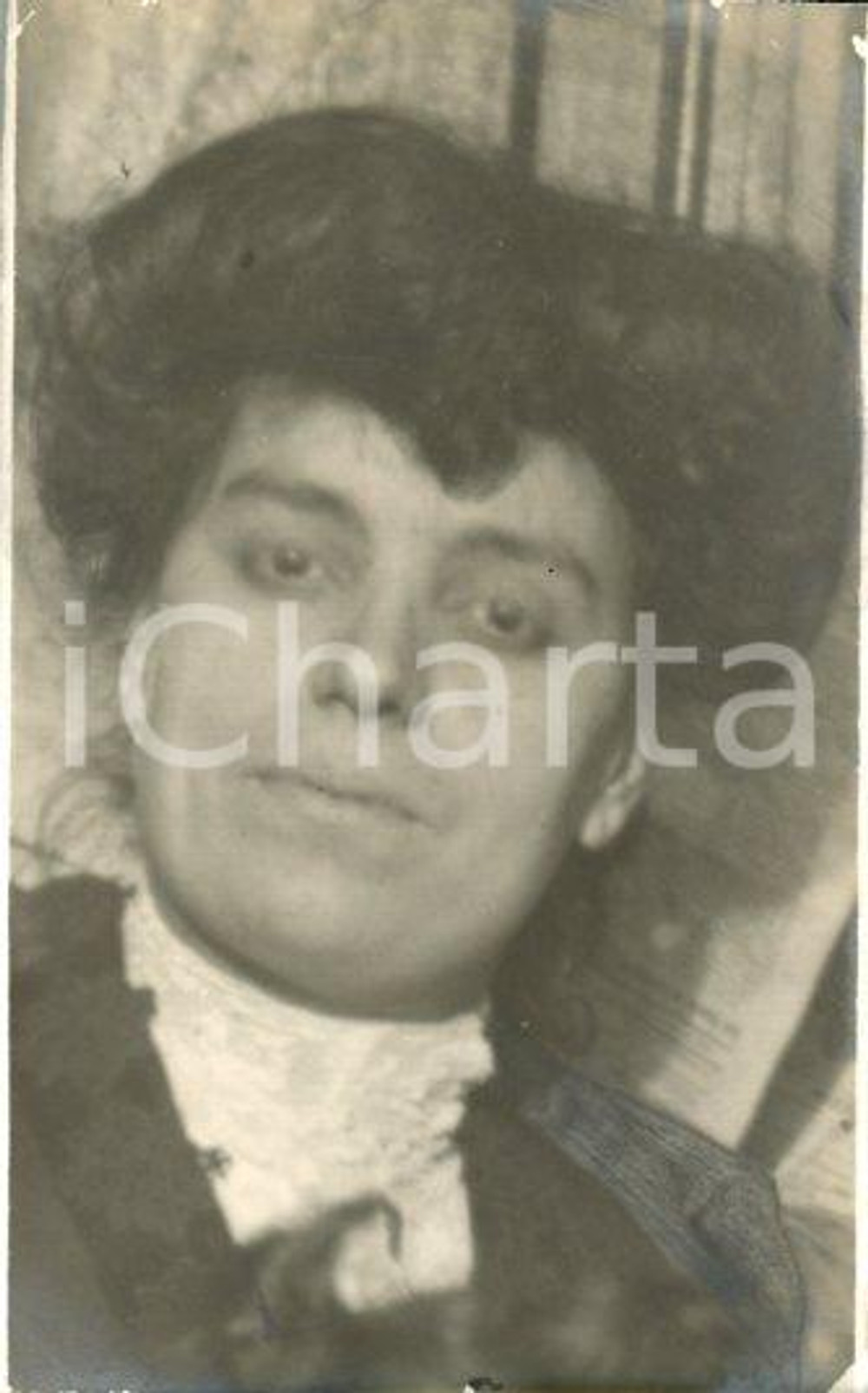 1915 ca ROMA Ritratto di donna - Fotocartolina Luigi GREA (5) Fotografia originale d'epoca, in formato cartolina postale.Si tratta di uno scatto realizzato da un fotografo amatoriale, Luigi "Gigi" Grea, funzionario delle ferrovie. GOOD/buono  Formato: 9x14 cm originale e autentica 1