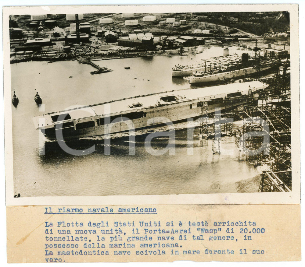 1939 USN United States Navy - Portaerei USS Wasp - Foto 17x11 cm Fotografia originale d'epoca, con timbro datario e didascalia. FAIR/discreto strappo alla didascalia, forellini da affissione agli angoli Formato: 17x11 cm originale e autentica 1