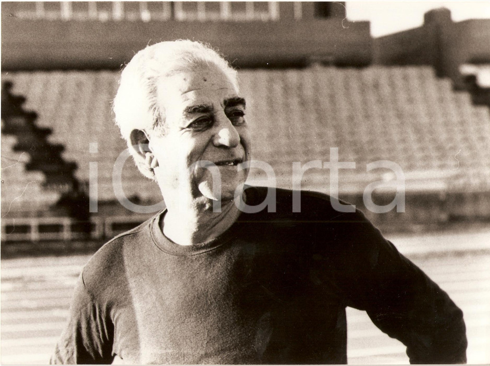 Fotografia d epoca originale 1982 MONDIALI Nazionale CIPRO Costas TALIANOS Allenatore Ritratto Fotografia 1