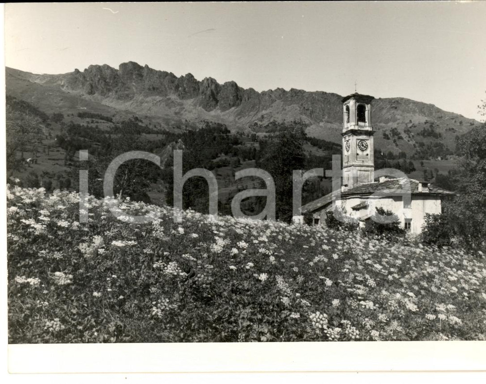 Fotografia d epoca originale 1970 ca VIU  TO Chiesa frazione TORNETTI con Rocca MOROSS Foto HAUS 1