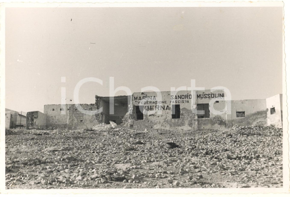 1941 WW2 DERNA (LIBIA) Colonia Marina bombardata dagli inglesi *Foto 17x12 cm Fotografia originale d'epoca, con timbro datario e  didascalia al verso. FAIR/discreto difetti di stampa Formato: 17x12 cm originale e autentica 1