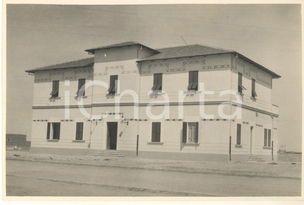 1932 ARCHITETTURA LIBIA ITALIANA - AGEDABIA - Nuovo albergo *Foto 17x12 cm Fotografia originale d'epoca, con timbro datario e  didascalia al verso. GOOD/buono  Formato: 17x12 cm originale e autentica 1