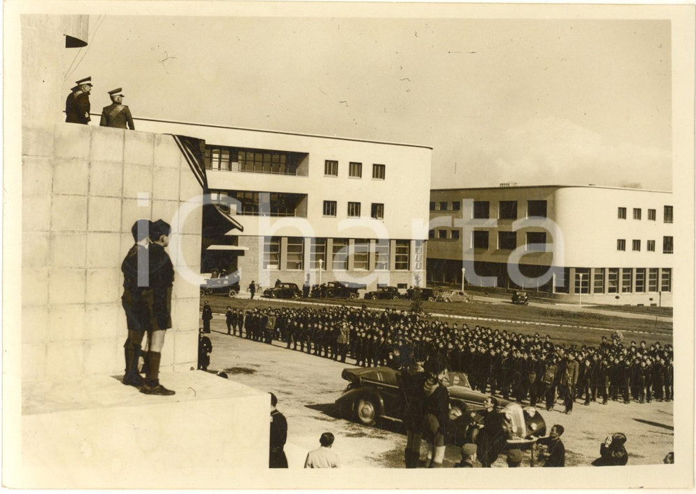 1940 NAPOLI Vittorio Emanuele III inaugura Collegio GIL "Costanzo Ciano" - Foto Fotografia originale d'epoca, con timbro datario e didascalia dattiloscritta. FAIR/discreto difetti di stampa; aloni Formato: 18x13 cm originale e autentica 1