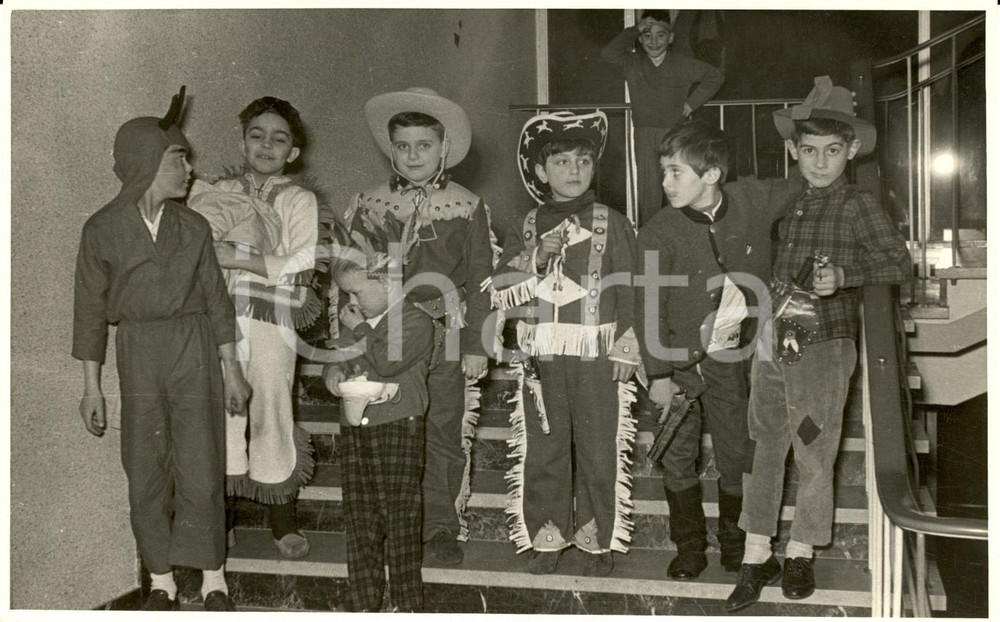 Fotografia d epoca originale 1959 MILANO Festa di CARNEVALE con bambini in costume Foto VINTAGE 1