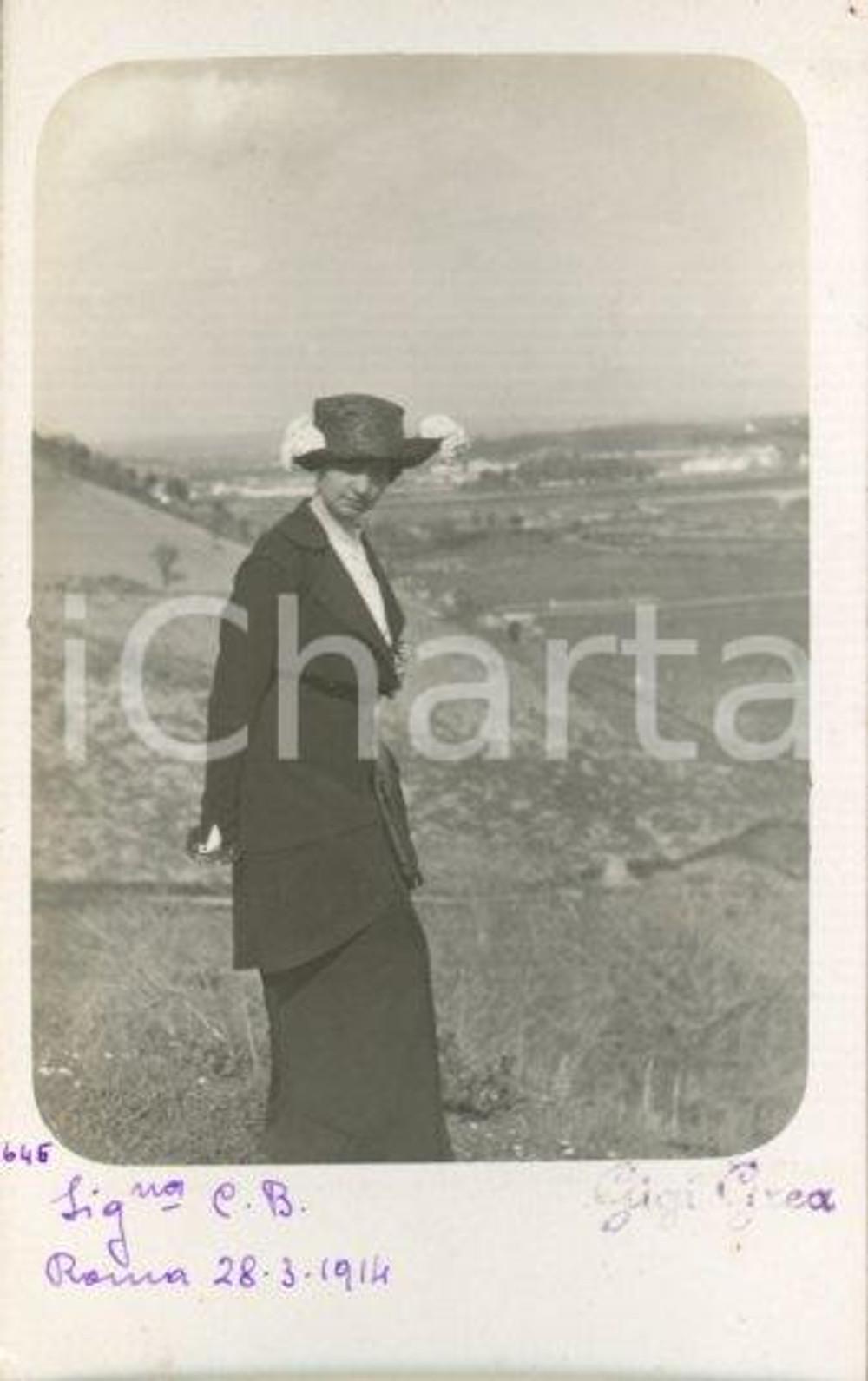 1914 ROMA Ritratto di giovane donna all'aperto - Fotocartolina Luigi GREA (2) Fotografia originale d'epoca.Si tratta di uno scatto realizzato da un fotografo amatoriale, Luigi "Gigi" Grea, funzionario delle ferrovie.Didascalia manoscritta. GOOD/buono  Formato: 9x14 cm originale e autentica 1