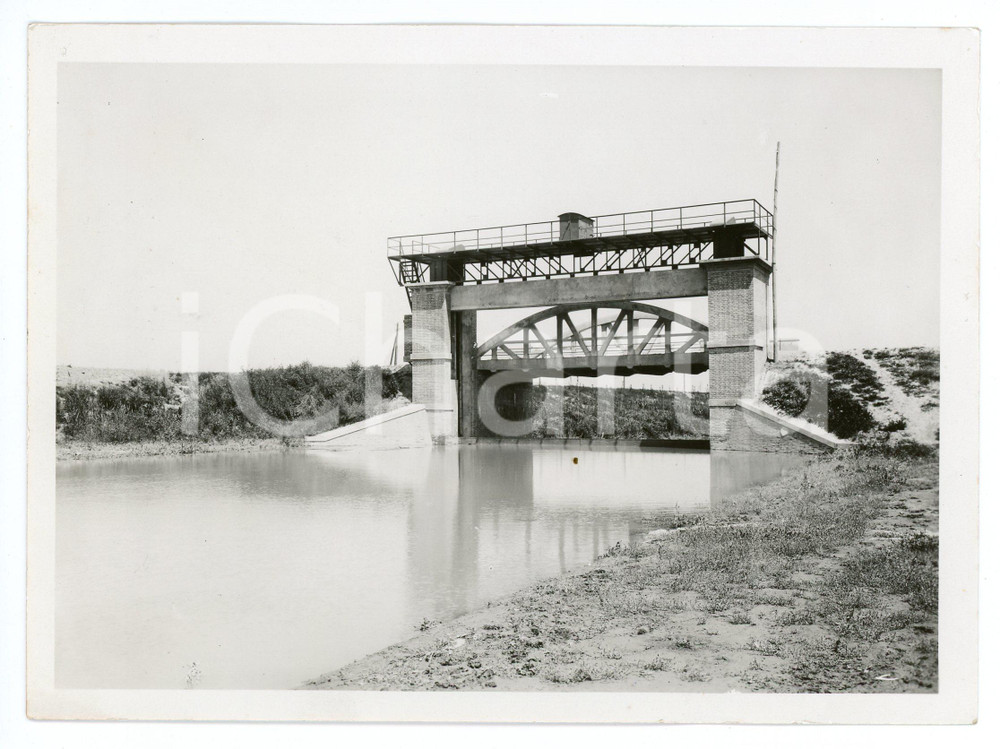1930 ca CREVALCORE Ponte GUAZZALOCA su canale Collettore Acque Alte - Foto 17x12 Fotografia originale d'epoca, con didascalia al verso. FAIR/discreto Lievi gualciture Formato: 18x13 cm originale e autentica 1