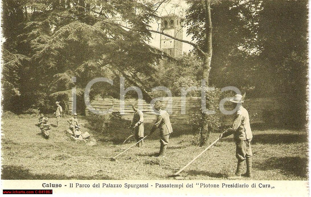 Cartolina originale da collezione 1917 CALUSO TO Parco del Palazzo SPURGAZZI Plotone presidario ALPINI 2 1