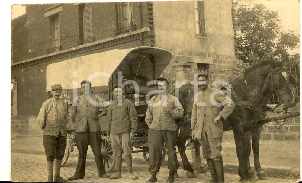 Fotografia d epoca originale 1915 ca WW1 FRANCIA  Militari di fanteria posano con un calesse Foto FP 2 1