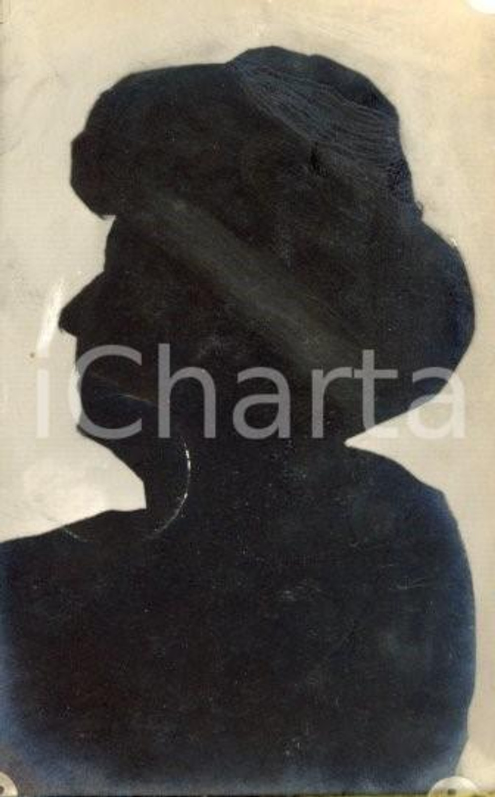 1922 ALESSANDRIA - Luigi GREA Profilo di donna *Fotocartolina ARTISTICA Fotografia originale d'epoca, in formato cartolina postale.Si tratta di uno scatto realizzato da un fotografo amatoriale, Luigi "Gigi" Grea, funzionario delle ferrovie.Viaggiata con messaggio manoscritto di "Celestino" a Luigi Grea. POOR/danneggiato impressione del timbro, difetti di stampa, ritocchi manuali Formato: 9x14 cm originale e autentica 1