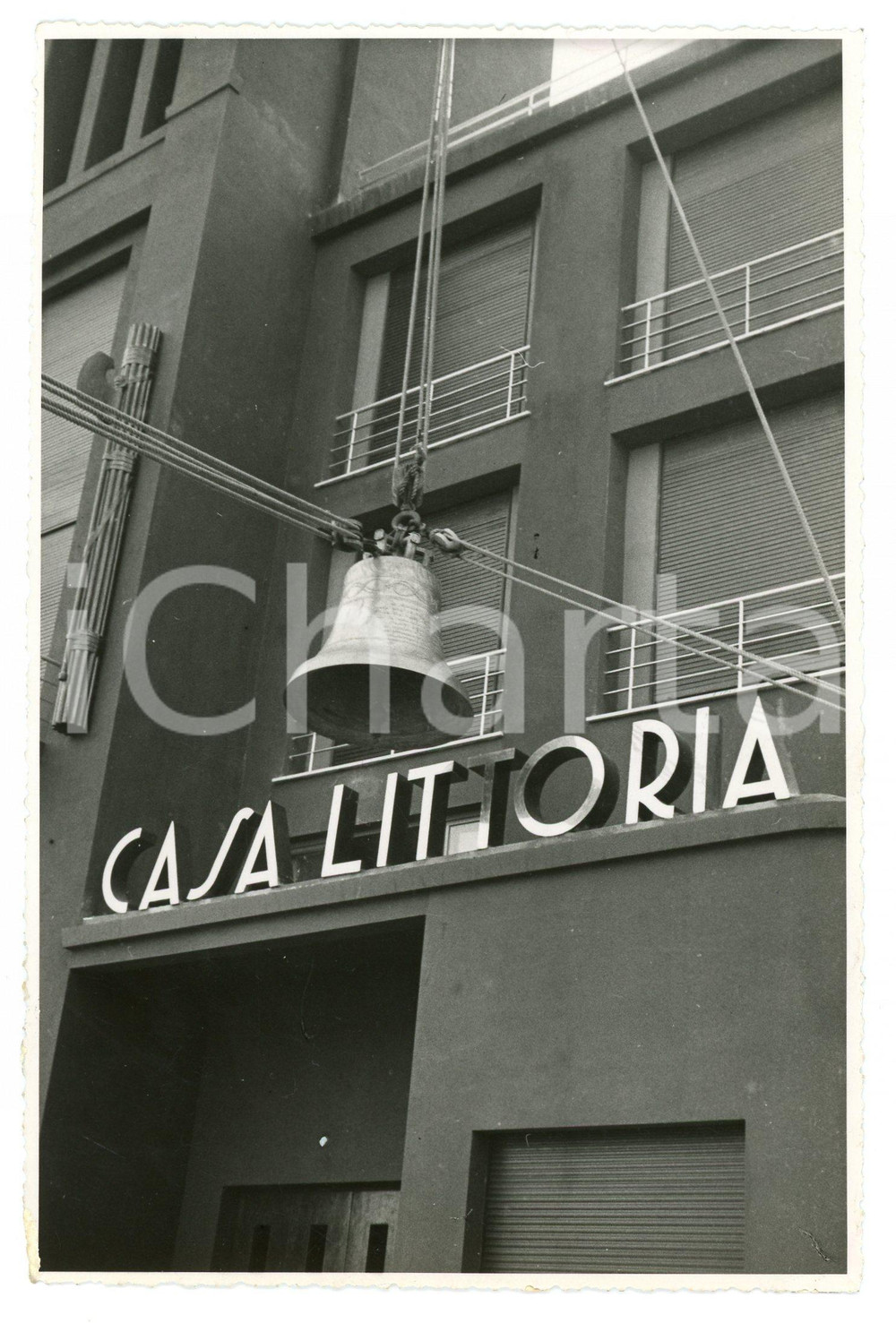 1934 GENOVA - SESTRI PONENTE Innalzamento campanone della Casa Littoria - Foto Fotografia originale d'epoca, con timbro datario e didascalia al verso. FAIR/discreto Lievi smussature agli angoli Formato: 11x18  cm originale e autentica 1