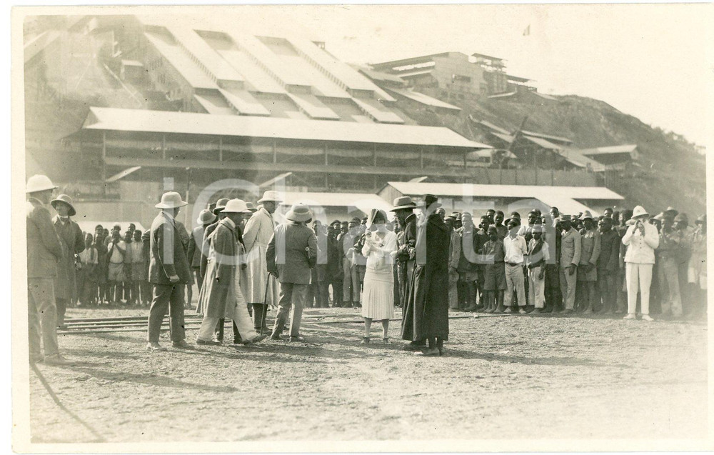 1928 CONGO BELGE Mines KATANGA Visite Roi Albert Ier Reine (7) Photo GABRIEL 1 Fotografia originale d'epoca, scattata durante la visita dei sovrani Alberto I ed Elisabetta del Belgio in Congo.FOTOGRAFO: L&eacute;opold Gabriel - Panda - Katanga GOOD/buono ma minima sbrecciatura marginale Formato: 14x9 cm originale e autentica 1