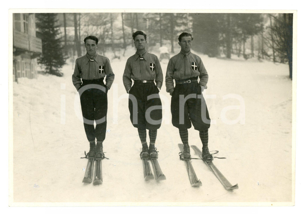1925 ca SCI - ITALIA Pio IMBODEN Luigi FAURE Mario CAVALLA Sciatori - Foto Fotografia originale d'epoca, con didascalia al verso. FAIR/discreto Lievi gualciture ai margini Formato: 17x12 cm originale e autentica 1