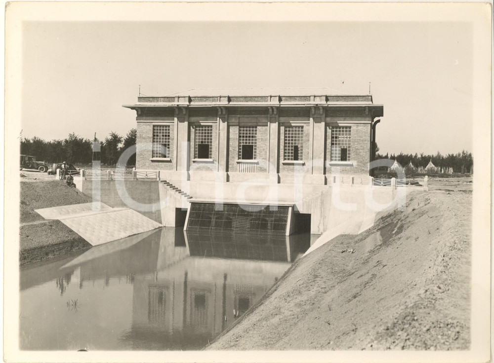 1933 Bonifica BURANA - SAN FELICE SUL PANARO (MO) Impianto idrovoro DOGARO Foto Fotografia originale d'epoca, con timbro datario e didascalia dattiloscritta al verso. GOOD/buono minime smussature angolari e brunitura al verso Formato: 24x18 cm originale e autentica 1