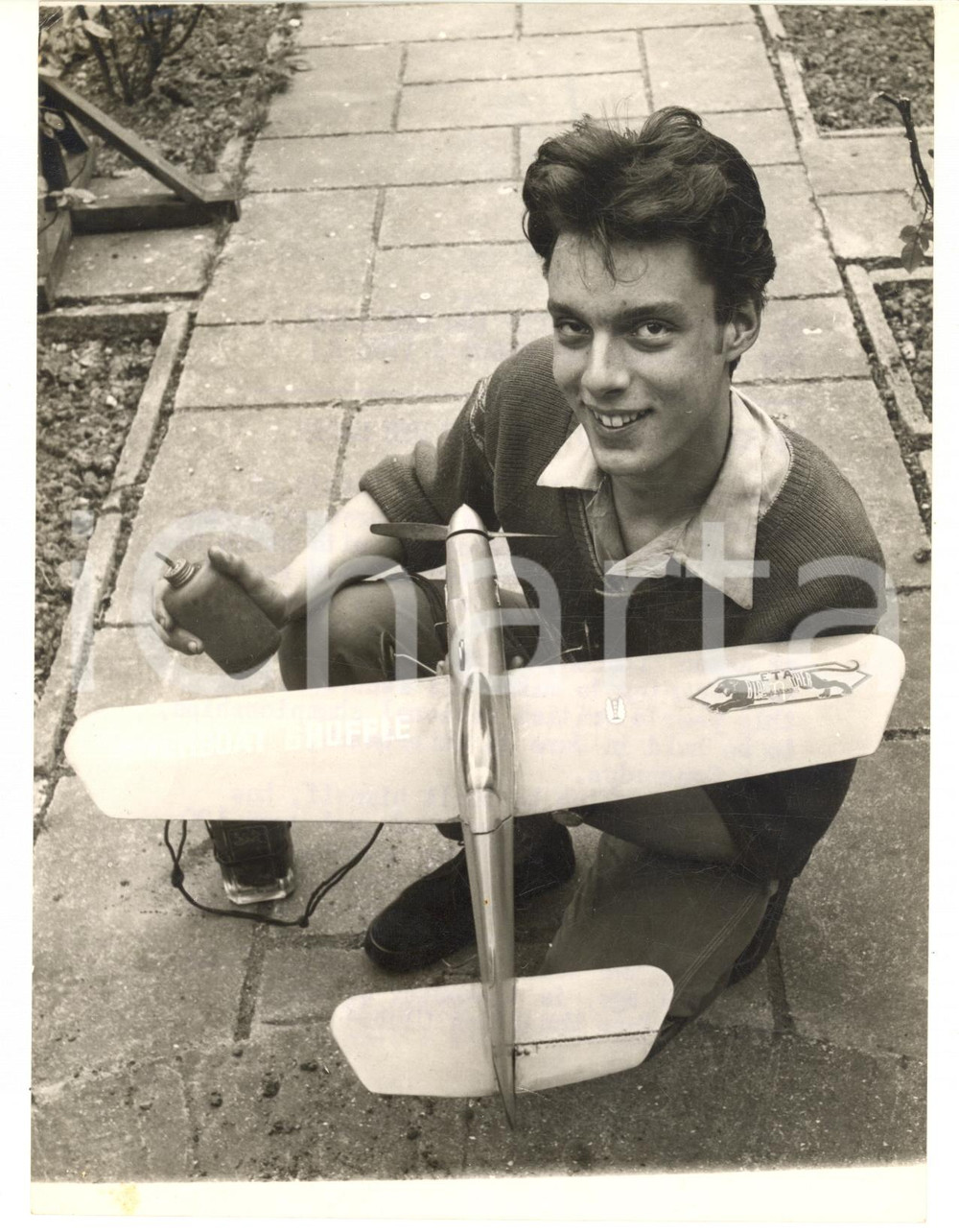 Fotografia d epoca originale 1957 ICKENHAM Geoffrey PARRIS seeks speed record with 150 MPH model Photo 1
