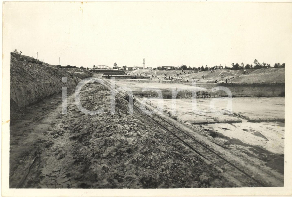 1934 BONIFICHE PADOVA Costruzione nuovo canale Voltabarozzo - S. Gregorio *Foto Fotografia originale d'epoca, con timbro datario e didascalia al verso.FOTOGRAFO: A. Giordani - Padova GOOD/buono  Formato: 18x13 cm originale e autentica 1