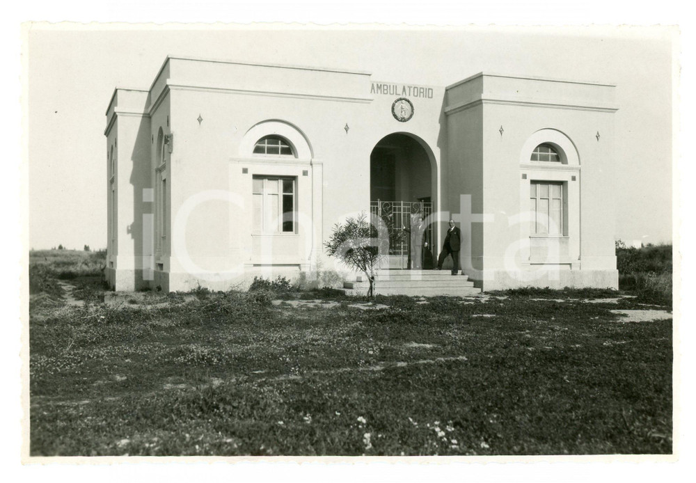1932 SUANI BEN ADEM (TRIPOLITANIA) Medici davanti all'ambulatorio - Foto 17x11 Fotografia originale d'epoca, con didascalia al verso. GOOD/buono  Formato: 17x11 cm originale e autentica 1