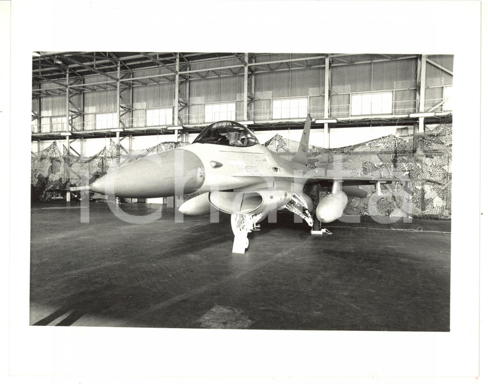 1985 ca AERONAUTICA MILITARE ITALIANA Aereo F-16 EAGLE - Foto 25x20 (4) Fotografia d'agenzia. CONDIZIONI: GFORMATO: 25x20 cm    originale e autentica 1