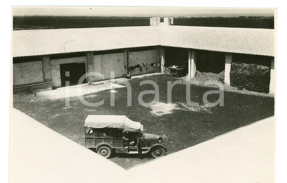 1930 TOCRA - CIRENAICA Colonia libica Fascio milanese - Interno fattoria - Foto Fotografia originale d'epoca, con timbro datario e didascalia al verso. GOOD/buono  Formato: 16x12 cm originale e autentica 1