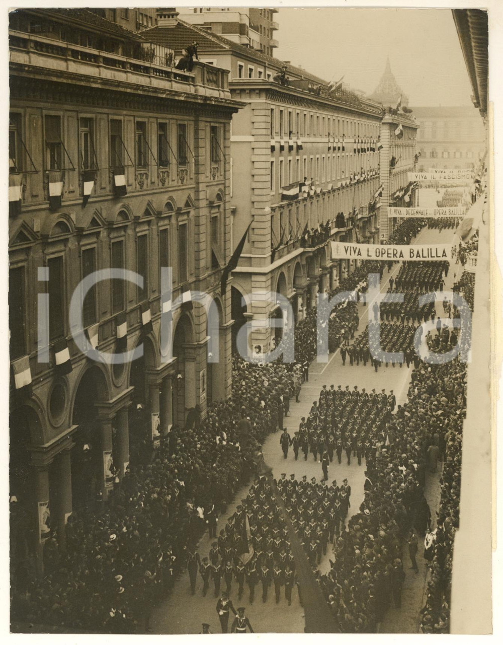 1936 TORINO Via Roma - Festa delle Legioni - Sfilata Legione Marinaretti *Foto Fotografia originale d'epoca, con timbro datario e didascalia al verso.FOTOGRAFO: Gherlone - Milano FAIR/discreto margini leggermente rifilati Formato: 17x22 cm originale e autentica 1