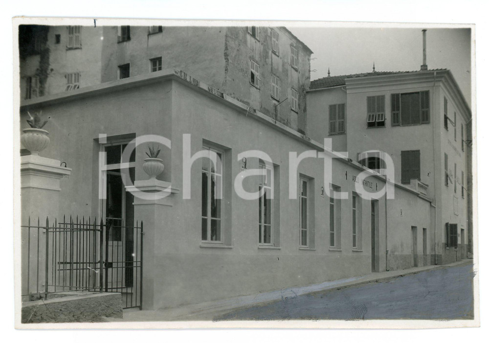 1935 ca PERINALDO (?) Asilo infantile - Foto 16x10 cm Fotografia originale d'epoca, con timbro datario e didascalia al verso.Parte inferiore ricolorata a mano ai fini della pubblicazione. FAIR/discreto Residuo di incollatura al verso Formato:  16x10 cm originale e autentica 1