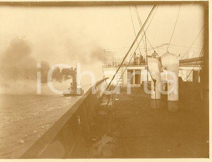 1927 Porto di LIEGI - Veduta dalla nave OLYMPIER (2) - Fotografia 12x9 Fotografia originale d'epoca.La fotografia proviene da un più vasto album che documenta i viaggi di una famiglia di nove persone attraverso l'Europa, il Nord Africa e il Sud America.La presente fotografia è stata scattata sulla nave Olympier, diretta in Brasile.  GOOD/buono  Formato: 12x9 cm originale e autentica 1