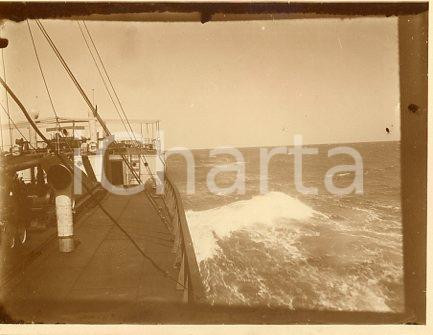 1927 Nave OLYMPIER in navigazione per il Brasile (2) - Fotografia 12x9 Fotografia originale d'epoca.La fotografia proviene da un più vasto album che documenta i viaggi di una famiglia di nove persone attraverso l'Europa, il Nord Africa e il Sud America.La presente fotografia è stata scattata sulla nave Olympier, partita dal Belgio e diretta in Brasile.  GOOD/buono  Formato: 12x9 cm originale e autentica 1