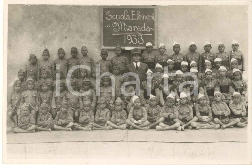1933 MARADA (CIRENAICA - LIBIA ITALIANA) Scolaresca indigena - Foto 17x11 cm Fotografia originale d'epoca, con timbro datario e didascalia al verso. FAIR/discreto minimi difetti di stampa; lieve sovraimpressione della didascalia Formato: 17x11 cm originale e autentica 1