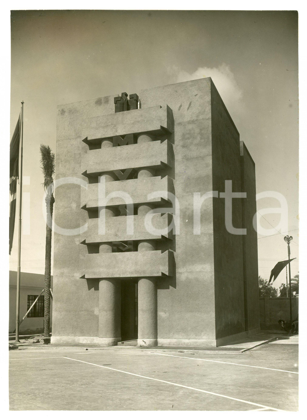 1935 ca FIERA DI TRIPOLI Padiglione MSVN Milizia Volontaria Sicurezza Nazionale Fotografia originale d'epoca, con didascalia al verso. FAIR/discreto Residuo di incollatura al verso Formato: 16x22 cm originale e autentica 1
