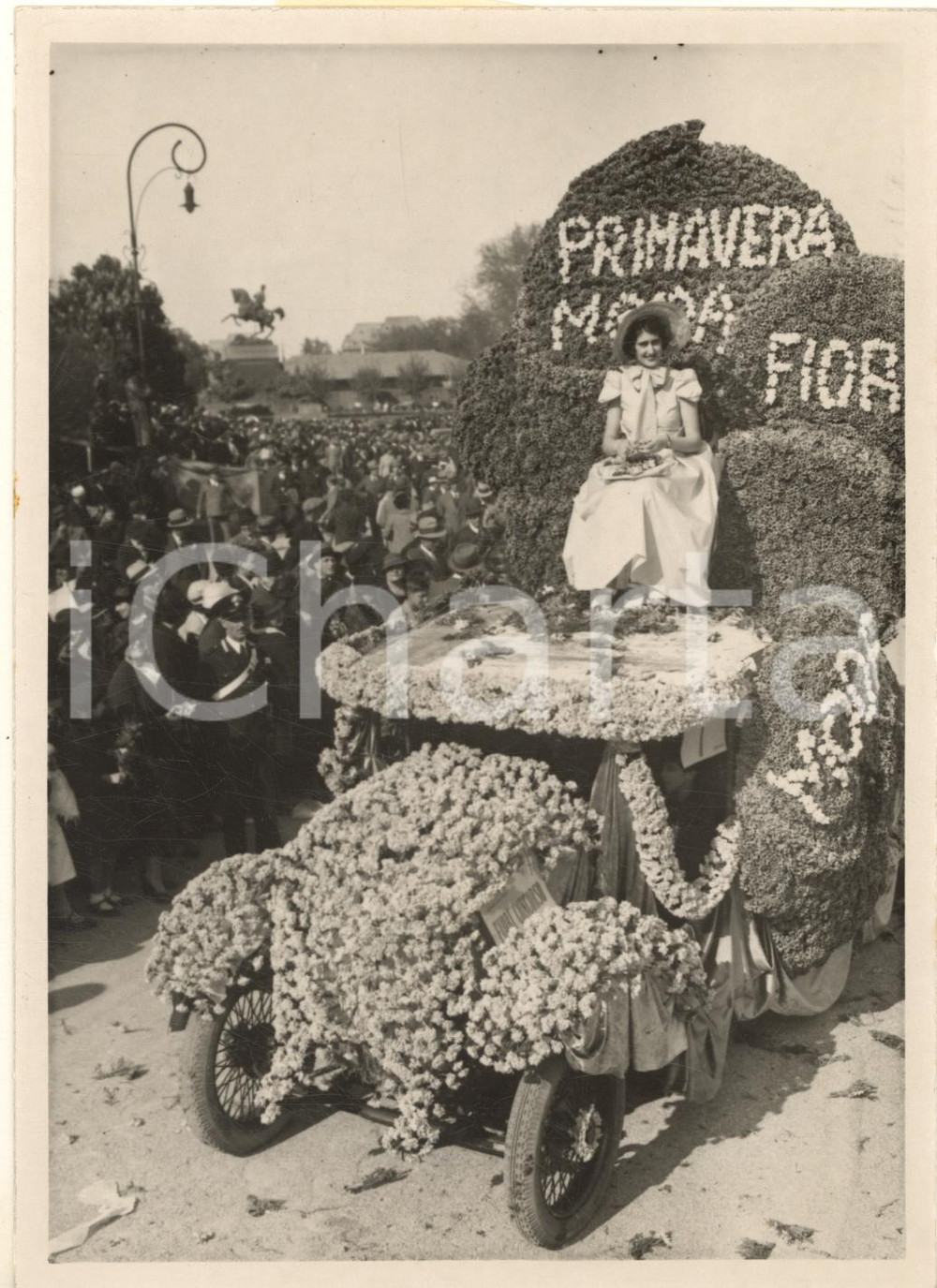 1935 TORINO Parco del Valentino - 1° Concorso Floreale - Carro moda *Foto Fotografia originale d'epoca, con didascalia al verso.FOTOGRAFO: Silvio Ottolenghi - Torino GOOD/buono  Formato: 13x18 cm originale e autentica 1