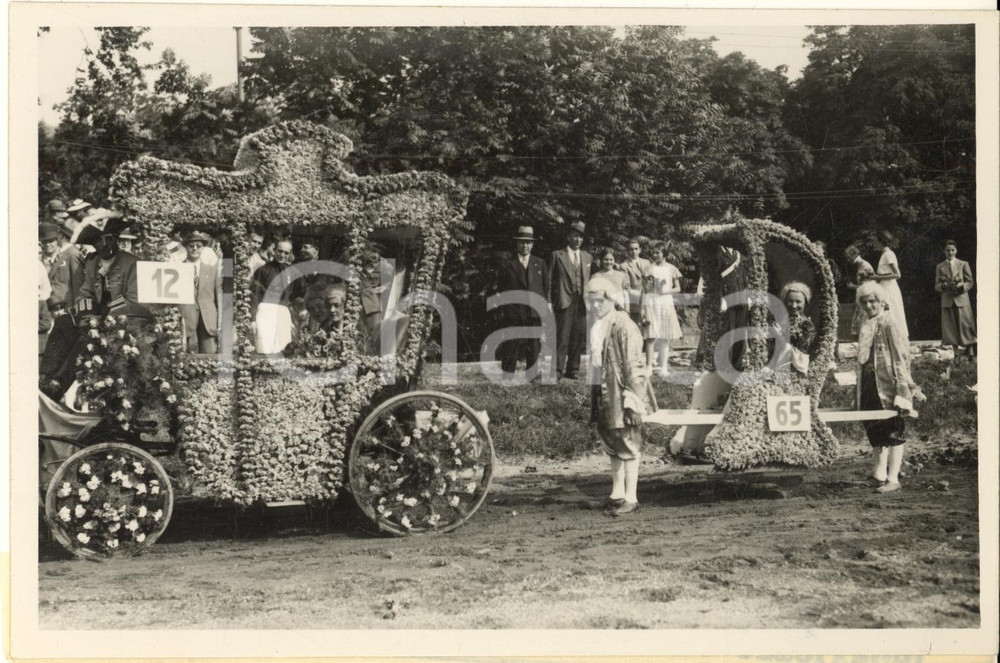 1936 TORINO Parco del Valentino - Corso carri infiorati - Carro Settecento *Foto Fotografia originale d'epoca, con didascalia al verso.FOTOGRAFO: Silvio Ottolenghi - Torino GOOD/buono  Formato: 13x18 cm originale e autentica 1