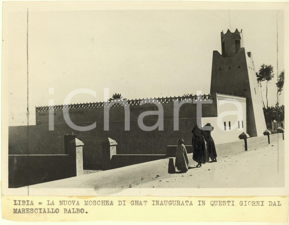 1939 LIBIA ITALIANA Nuova moschea di GHAT *Foto ANIMATA 18x12 cm Fotografia originale d'epoca, con timbro datario e didascalia al verso. POOR/danneggiato traccia verticale a matita Formato: 18x12 cm originale e autentica 1