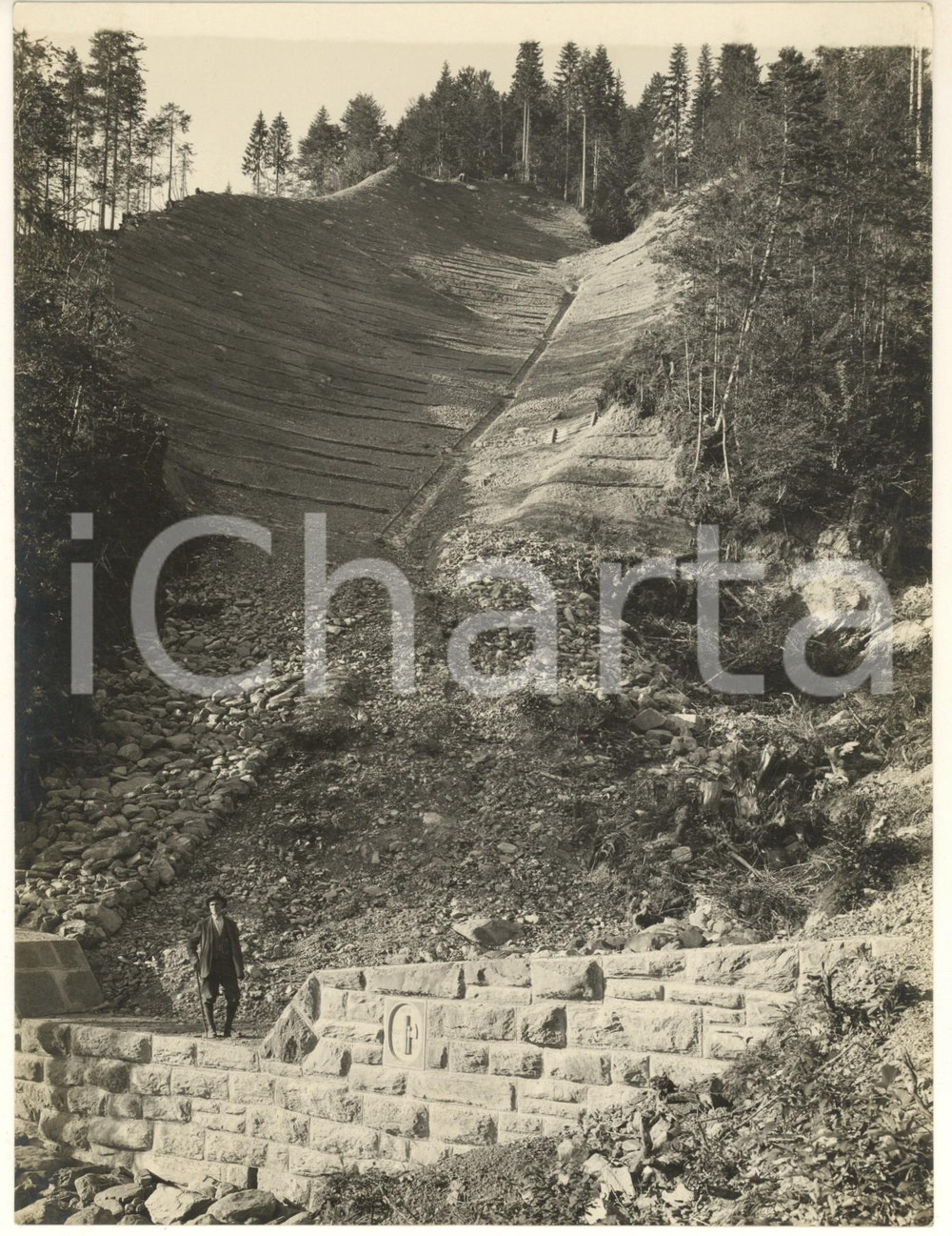 1930 PRATO CARNICO (UD) Sistemazione frana del rio VINADIA - Foto 17x23 cm Fotografia originale d'epoca, con timbro datario e didascalia al verso.FOTOGRAFO: G. Di Piazza - Gemona GOOD/buono  Formato: 17x23 cm originale e autentica 1