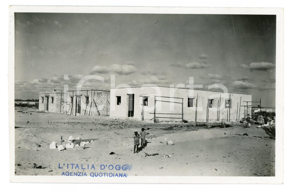 1935 ca AOI - BENGASI Costruzione del nuovo macello - Foto 17x11 cm Fotografia originale d'epoca, con didascalia al verso. FAIR/discreto piccoli difetti di stampa Formato: 17x11 cm originale e autentica 1