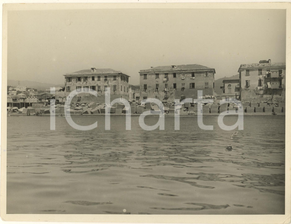 1930 ca CHIAVARI (GE) Lavori di difesa della spiaggia e della città- Foto RARA Fotografia originale d'epoca, con timbro datario e didascalia al verso. FAIR/discreto smussature angolari; difetti di stampa Formato: 24x18 cm originale e autentica 1