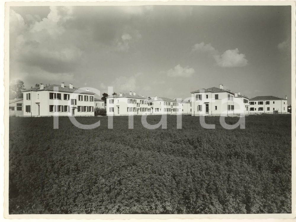 1939 PADOVA Nuovo quartiere Costanzo CIANO - Veduta generale *Fotografia Fotografia originale d'epoca, con timbro datario e didascalia al verso. GOOD/buono ma lieve sovraimpressione della didascalia Formato: 24x18 cm originale e autentica 1