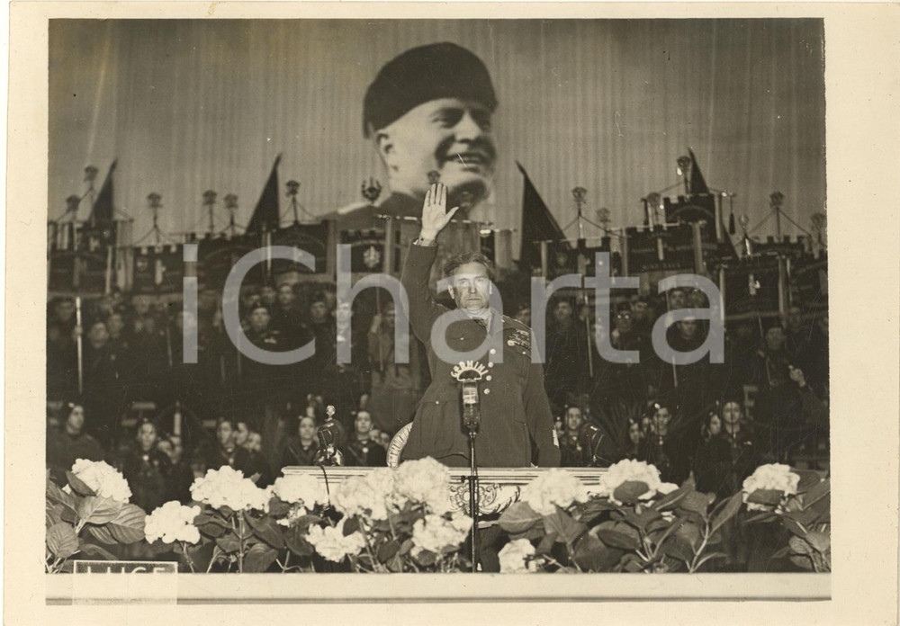1938 ROMA Teatro ADRIANO - Rodolfo GRAZIANI alla Giornata Coloniale *Foto Fotografia originale d'epoca, con timbro datario e didascalia al verso.  FAIR/discreto lievi sovraimpressioni al recto Formato: 18x13 cm originale e autentica 1