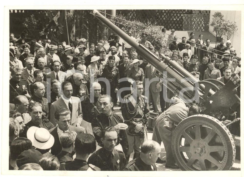 1934 GENOVA Principe Umberto di Savoia visita la Mostra del Mare *Foto Fotografia originale d'epoca, con timbro datario e didascalia al verso.FOTOGRAFO: Sangiorgi - Genova FAIR/discreto lievi sovraimpressioni al recto Formato: 17x12 cm originale e autentica 1