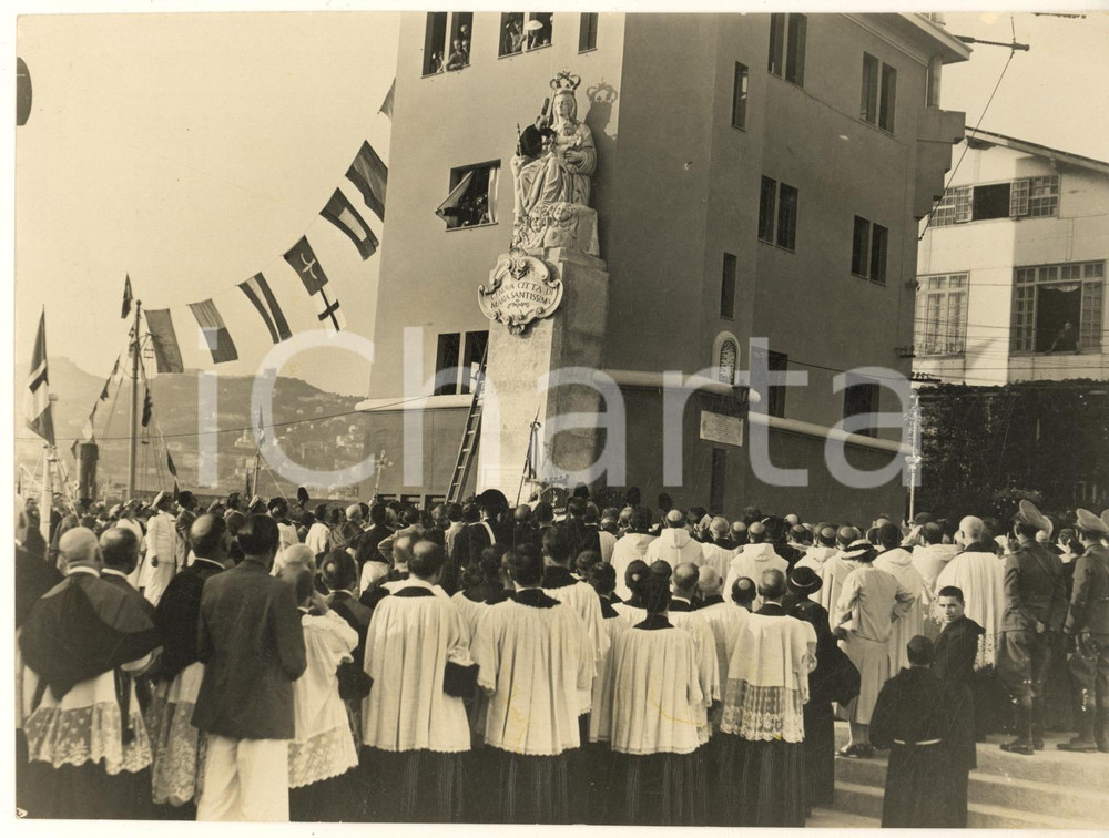 1937 GENOVA Incoronazione della Madonna del Mare *Foto COSTUME 19x14 cm Fotografia originale d'epoca, con timbro datario e didascalia al verso.FOTOGRAFO: Sangiorgi - Genova FAIR/discreto minima abrasione e piegatura al lato superiore Formato: 19x14 cm originale e autentica 1