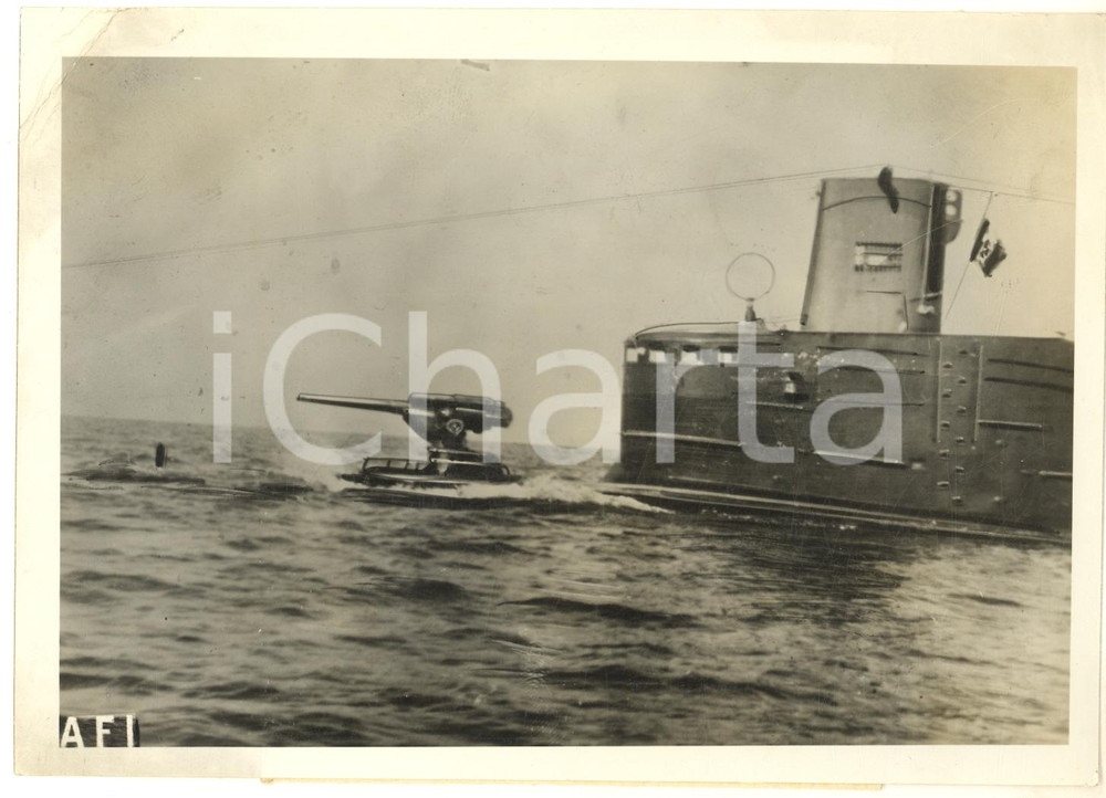1941 WW2 Mar Mediterraneo - Sommergibili italiani partono all'attacco *Foto Fotografia originale d'epoca, con didascalia dattiloscritta. POOR/danneggiato piegature angolari, graffi e difetti di stampa Formato: 18x13 cm originale e autentica 1