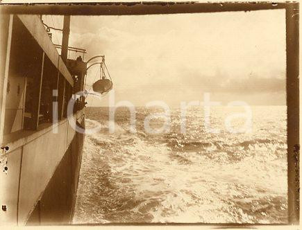 1927 Nave OLYMPIER in navigazione per il Brasile - Fotografia 12x9 cm (4) Fotografia originale d'epoca.La fotografia proviene da un più vasto album che documenta i viaggi di una famiglia di nove persone attraverso l'Europa, il Nord Africa e il Sud America.La presente fotografia è stata scattata sulla nave Olympier, partita dal Belgio e diretta in Brasile.  GOOD/buono  Formato: 12x9 cm originale e autentica 1