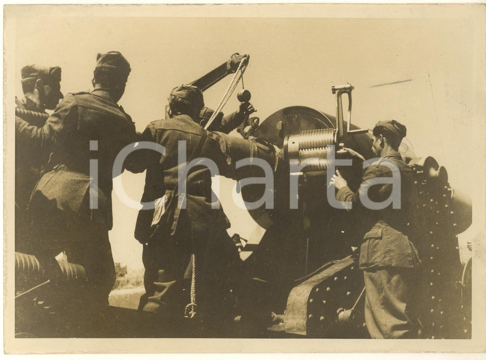 1943 WW2 ITALIA Artiglierie costiere in postazione sul litorale *Foto 18x13 cm Fotografia originale d'epoca, con didascalia dattiloscritta. FAIR/discreto alone diffuso; macchie Formato: 18x13 cm originale e autentica 1